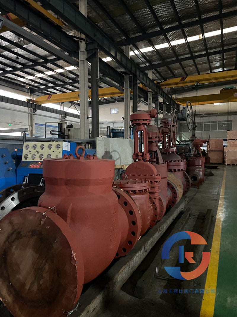 不銹鋼截止閥的用處 【摘要】不銹鋼截止閥是截止閥的一種，對閥體的材料要求比較高，一般有301、304、316等幾種材料選擇。廣泛應用于化工、造船、藥業、食品機械等領域。那么不銹鋼截止閥的具體用途有哪些呢？ 不銹鋼截止閥用途 不銹鋼截止閥一般前提下，不銹鋼截止閥可分為碳鋼截止閥和304截止閥。對企業有很高的防腐作用，廣泛應用于石油、化工等領域。不銹鋼截止閥的閥座軸與閥座突面豎直。閥座相對較短的啟閉行程和高度可靠的斷開操作使該閥特別適合介質斷開或調整和節流。 不銹鋼截止閥閥瓣打開后，閥座與閥瓣突面無接觸，并具有非常可靠的斷開動作。適合作為中等切割或切割。調整和使用油門。這種閘閥通常需要水準安裝于管道中。 當不銹鋼截止閥打開后，大部分不銹鋼截止閥的機械磨損較少，由于閥座和閥瓣密封不接觸。比較閥座和閥瓣密封元件易于維修和更換，無需從管道上拆下整個閘閥，特別適合將閘閥和管道焊接在一起。截止閥的流動阻力因為介質流經此類閥門的流動方向發生變化而比其它閥門的流動阻力大。